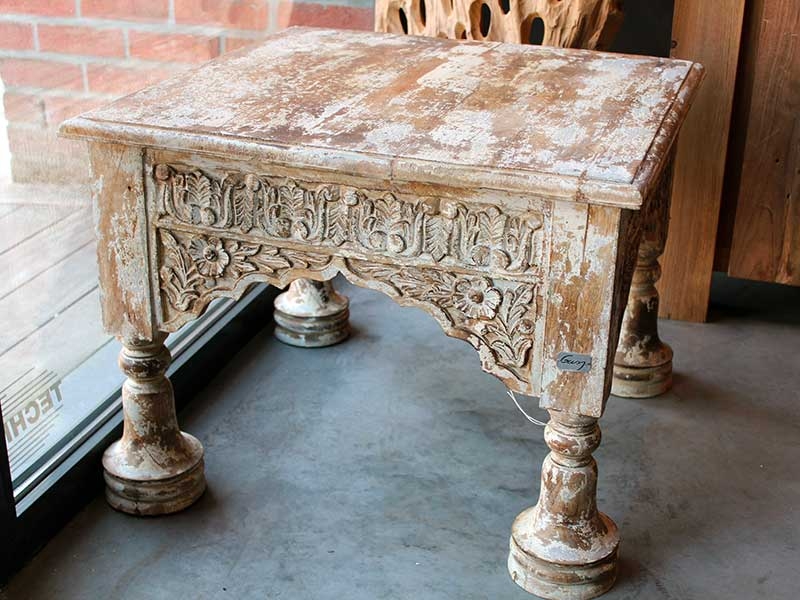 table-carree-teck-sculpte